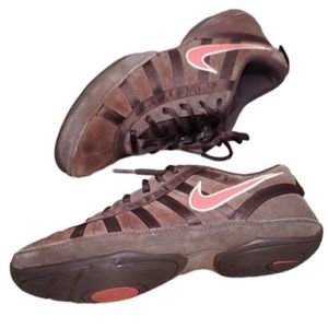WOMEN'S NIKE BROWN RUNNING SHOES SIZE 6